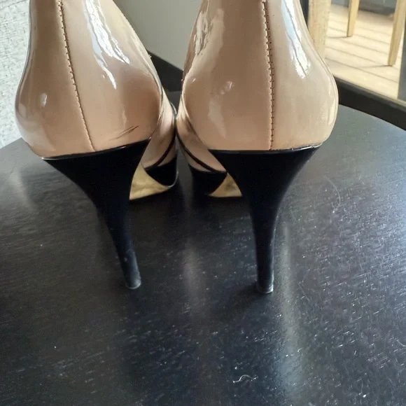 Elegant Cream and Black Peep-Toe Heels - Picture 6 of 13